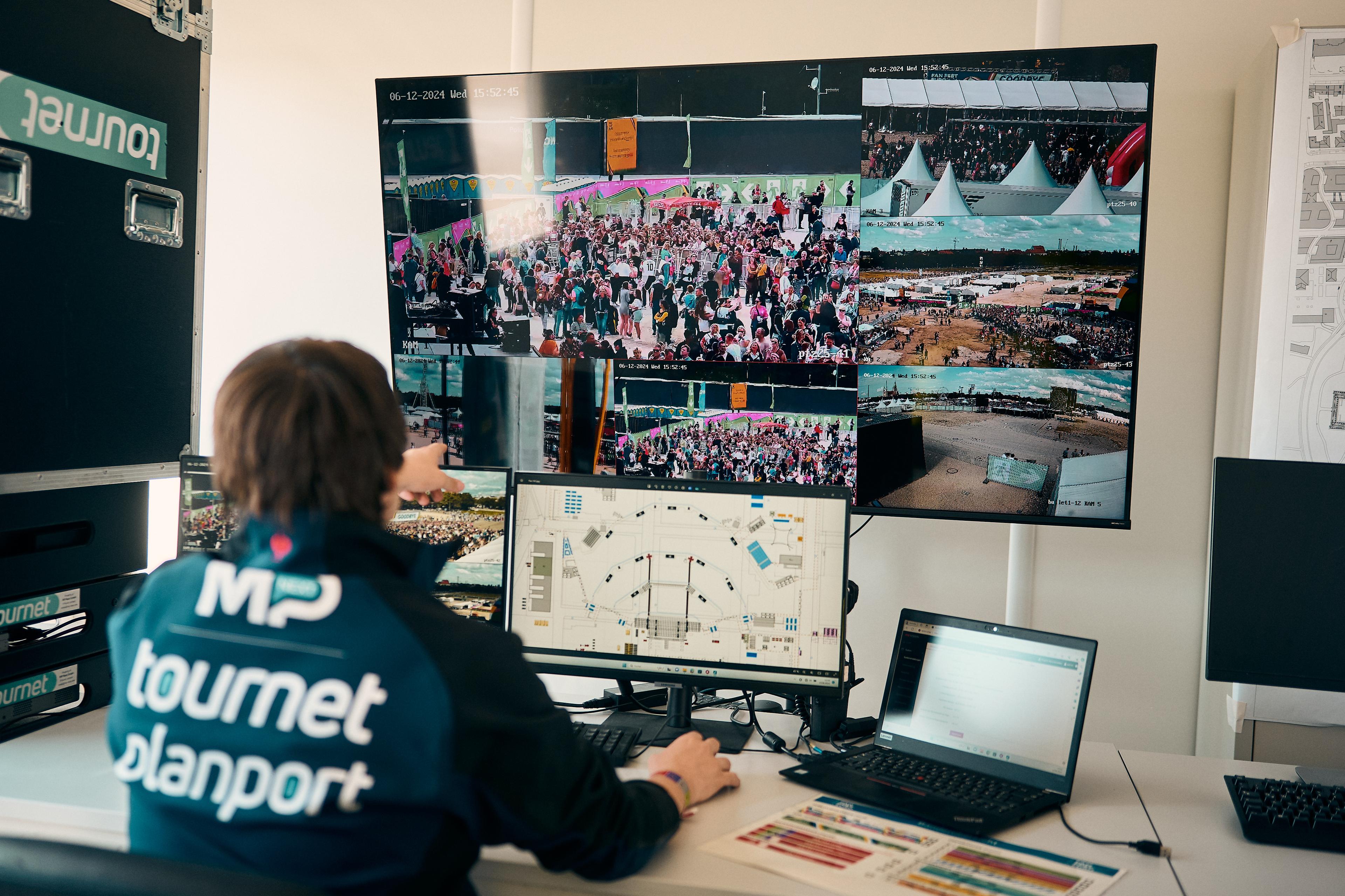 Die Sicherheitszentrale auf dem EURO 2024 Fan Fest mit unseren Monitoren und TVs.