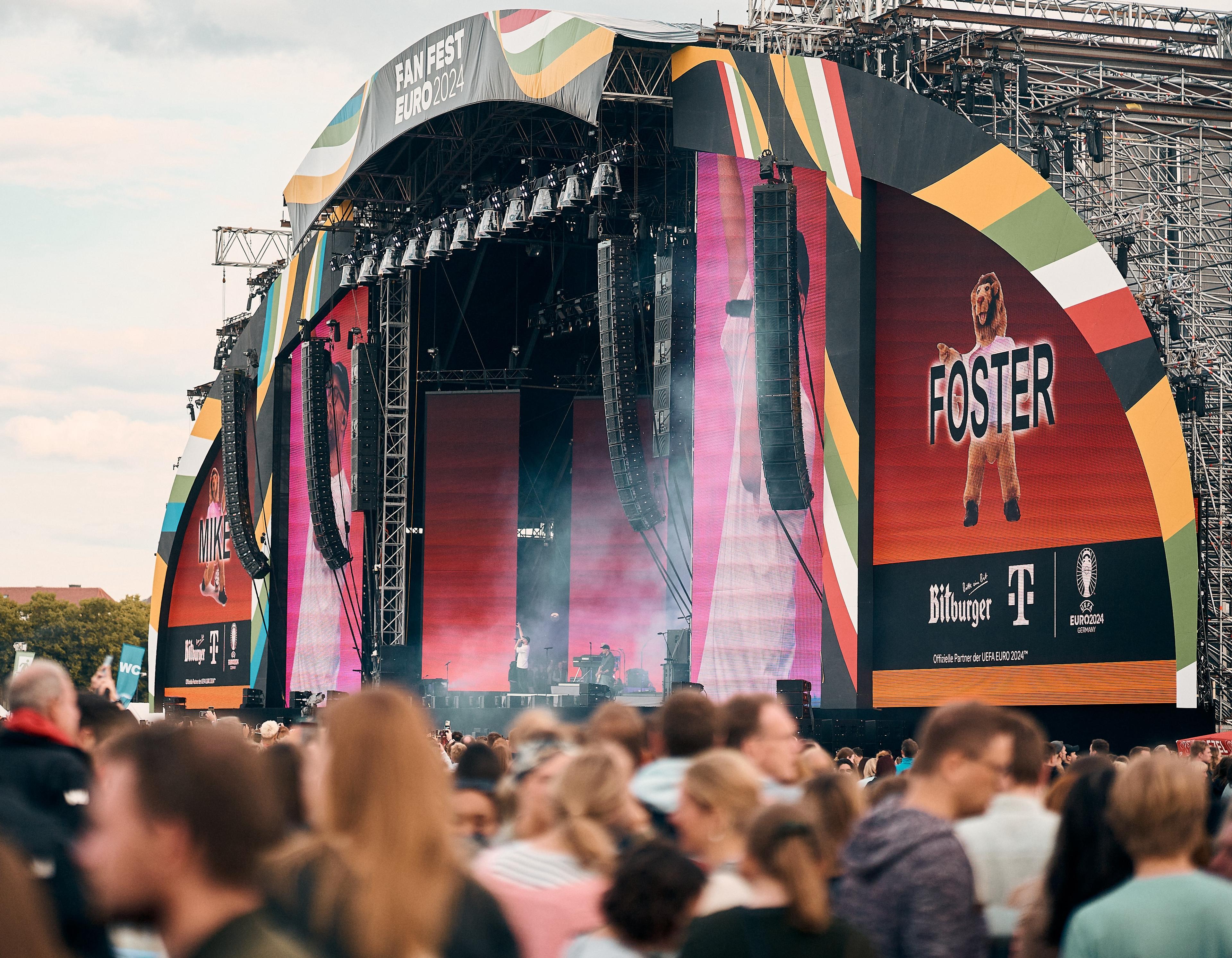 Mainstage des EURO 2024 Fan Fests auf der Theresienwiese in München